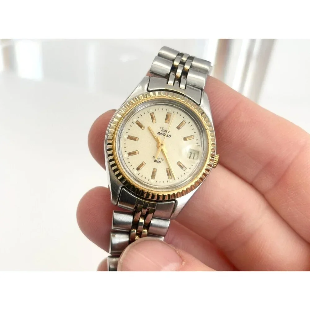 Timex Indiglo Silver Toned Fluted Bezel Vintage Wristwatch - 25mm - WORKS!
